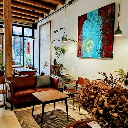 Laile Apartment Тайнан Екстериор снимка